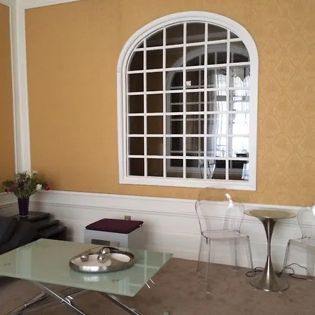 Cote Chic Apartment